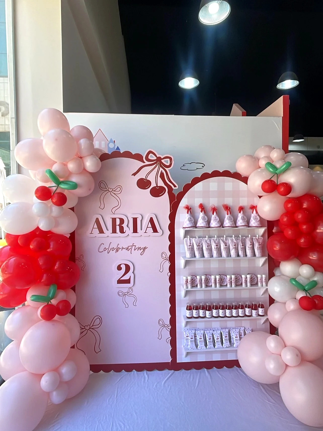 ARIA — יום הולדת בוורוד ודובדבנים