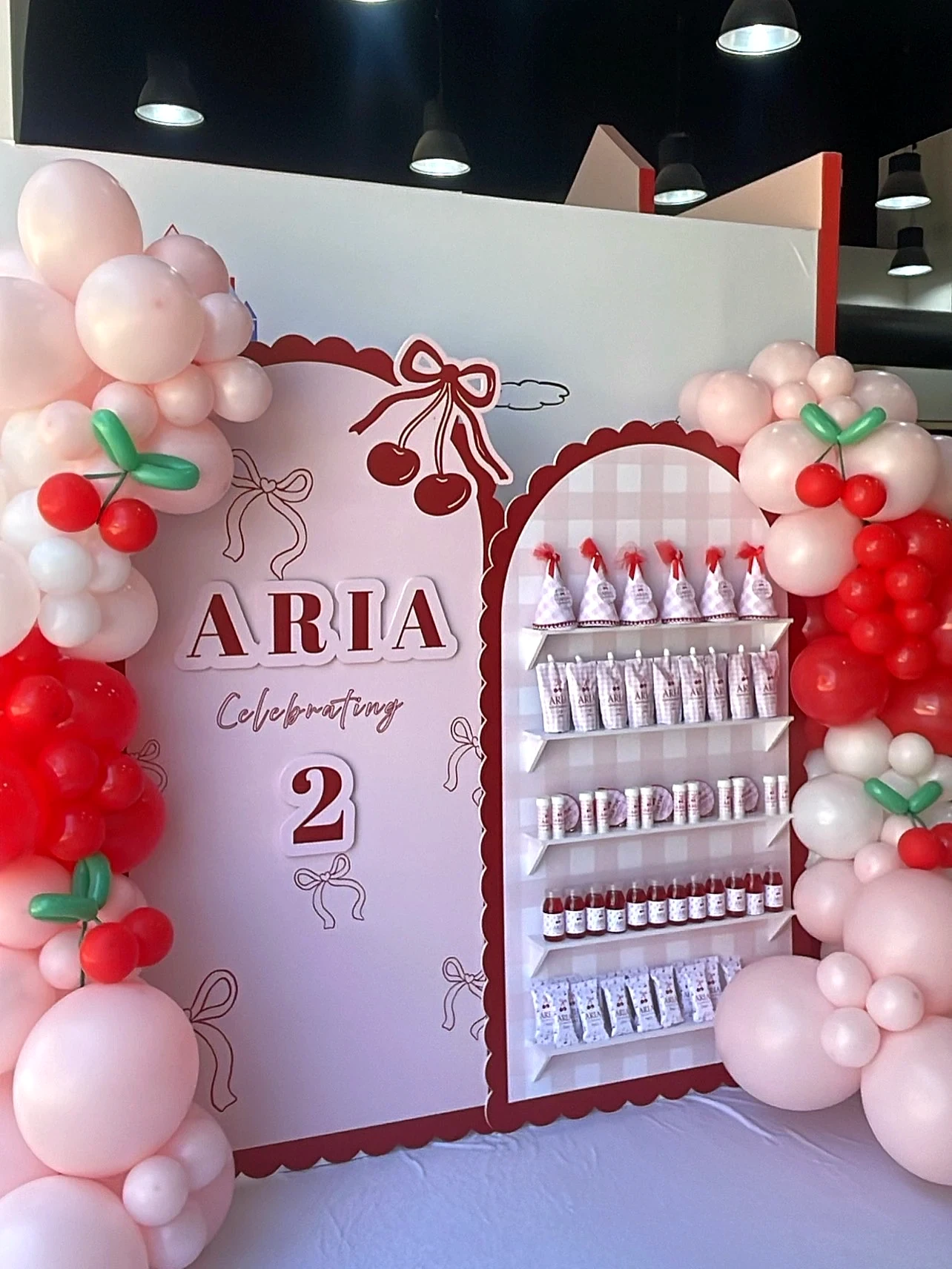 ARIA — יום הולדת בוורוד ודובדבנים
